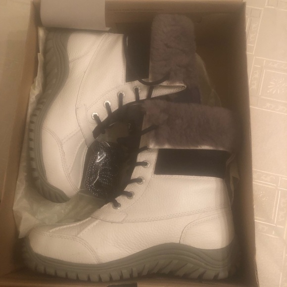 HOST PICK , UGG Adirondack Boot Ii Boots White Brand New , size 8.5 USA - Picture 7 of 7